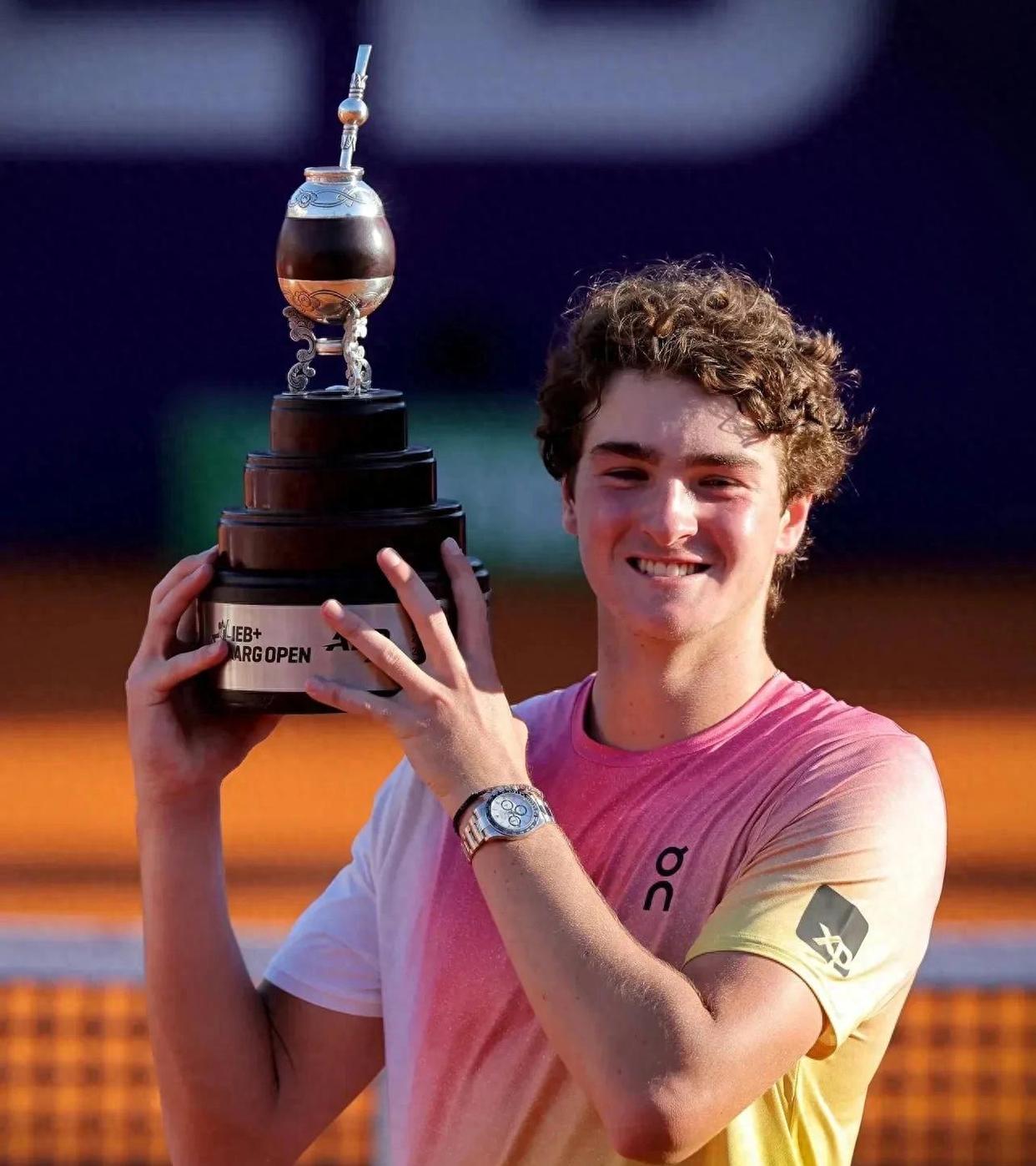 棋牌平台操作指南费德勒新星反败为胜表现突出，DWG前途光明！全场沸腾不已(费德勒大满贯冠军分布)